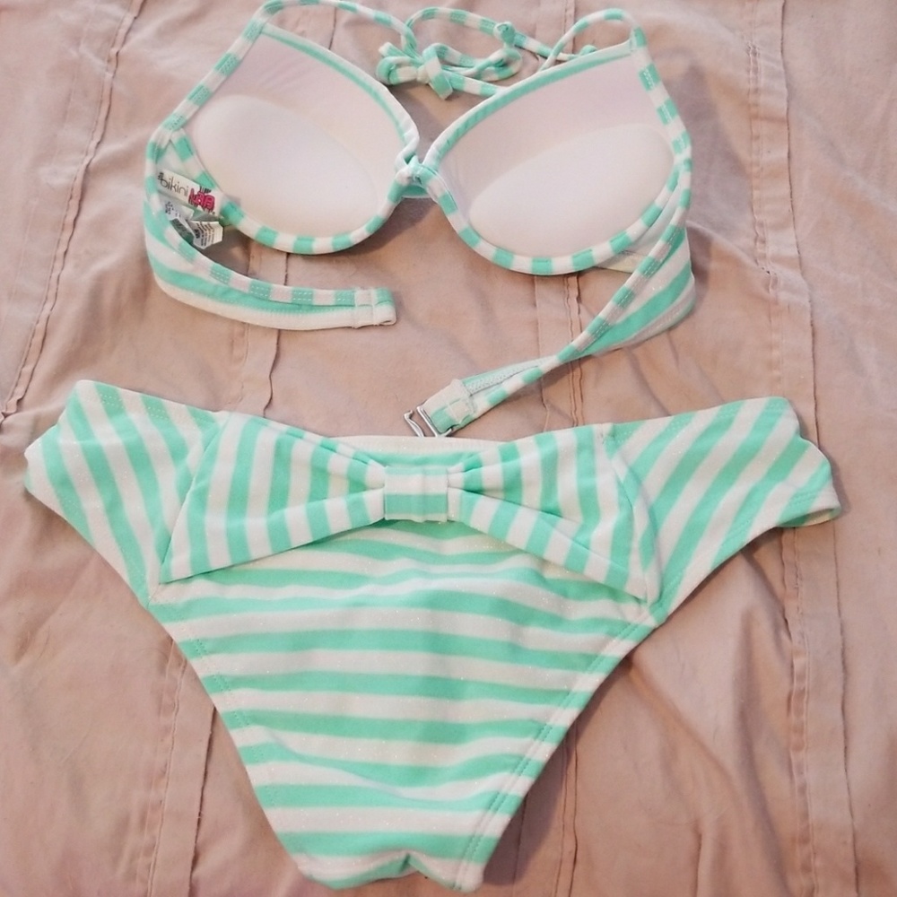 Bikini - Picture 2 of 2